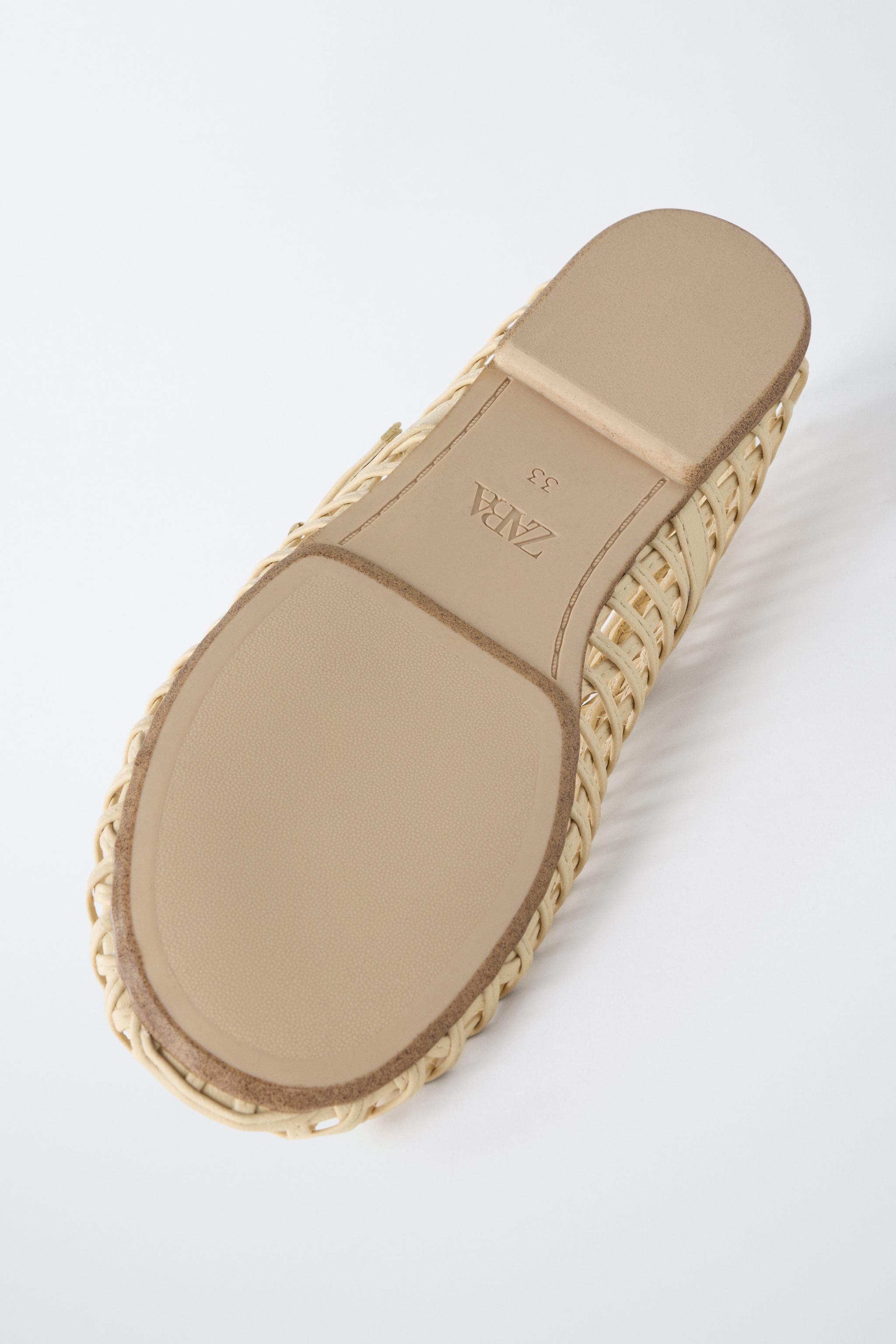 CUT-OUT BALLET FLATS